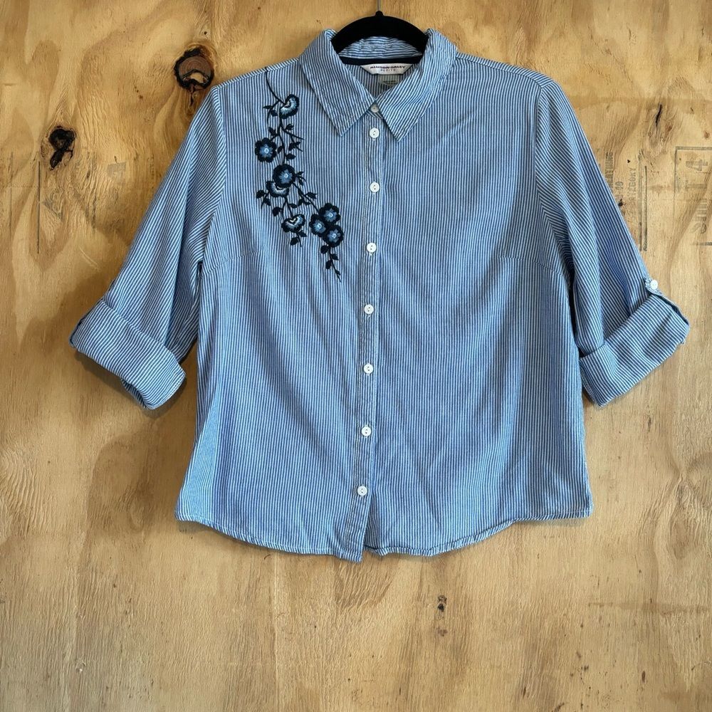 Allison Daley Blue Pinstripe Embroidered Button Down 100% Cotton Blouse Sz 8 - Picture 5 of 7